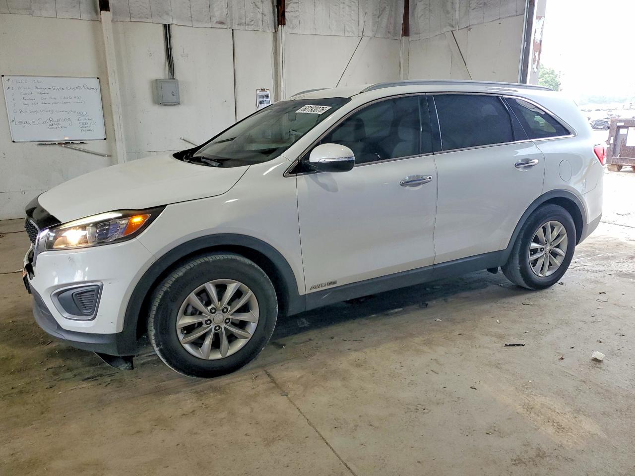 2016 KIA SORENTO L / LX