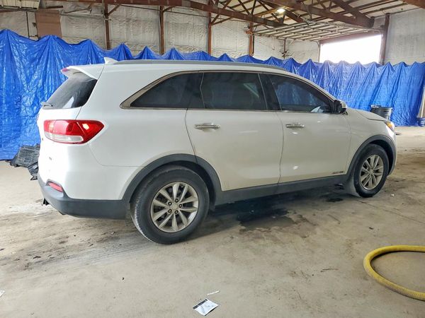 2016 KIA SORENTO L / LX