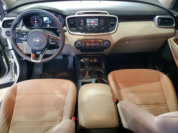 2016 KIA SORENTO L / LX