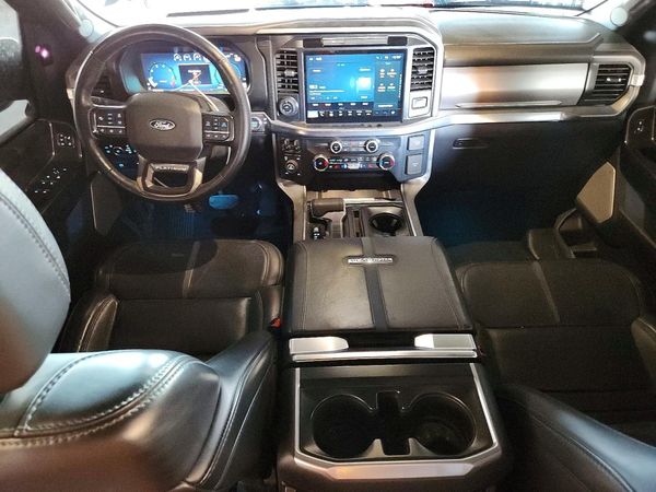 2025 FORD F150 Platinum
