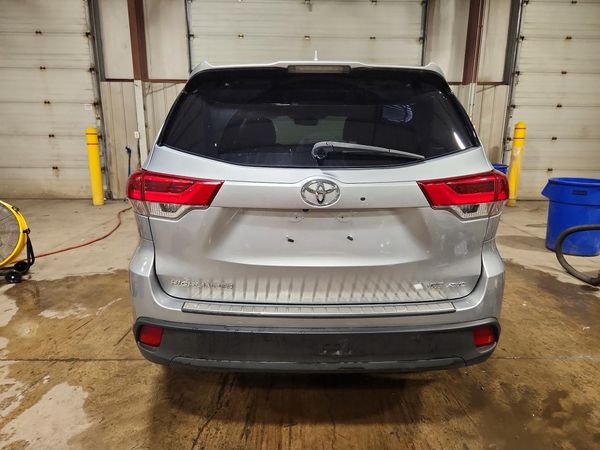 2017 TOYOTA HIGHLANDER SE/XLE