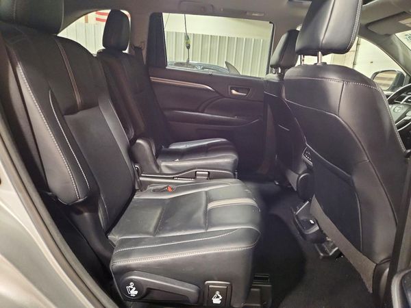 2017 TOYOTA HIGHLANDER SE/XLE