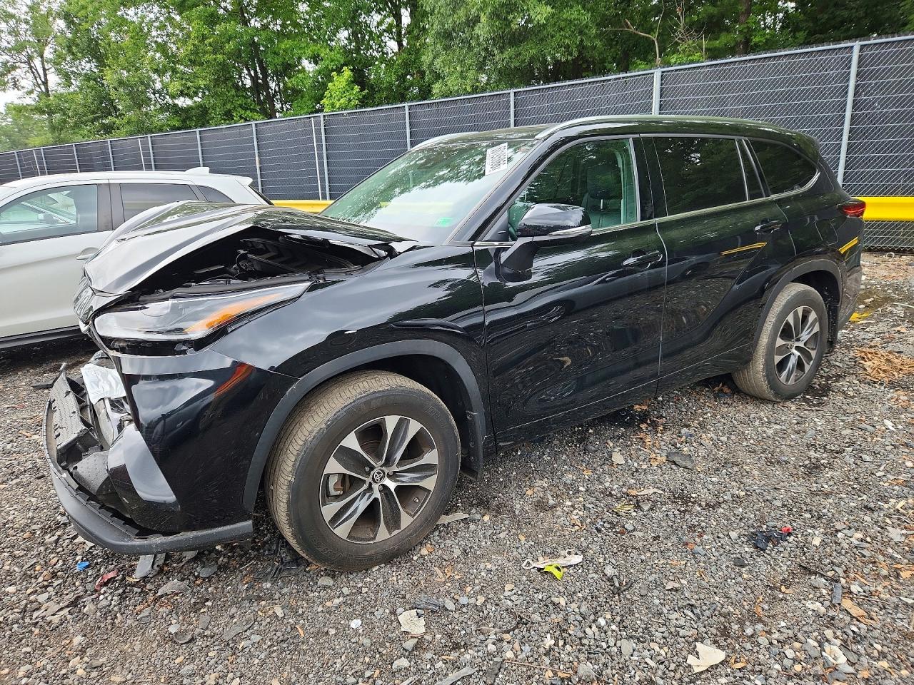 2021 TOYOTA HIGHLANDER XLE