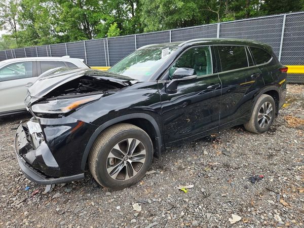 2021 TOYOTA HIGHLANDER XLE