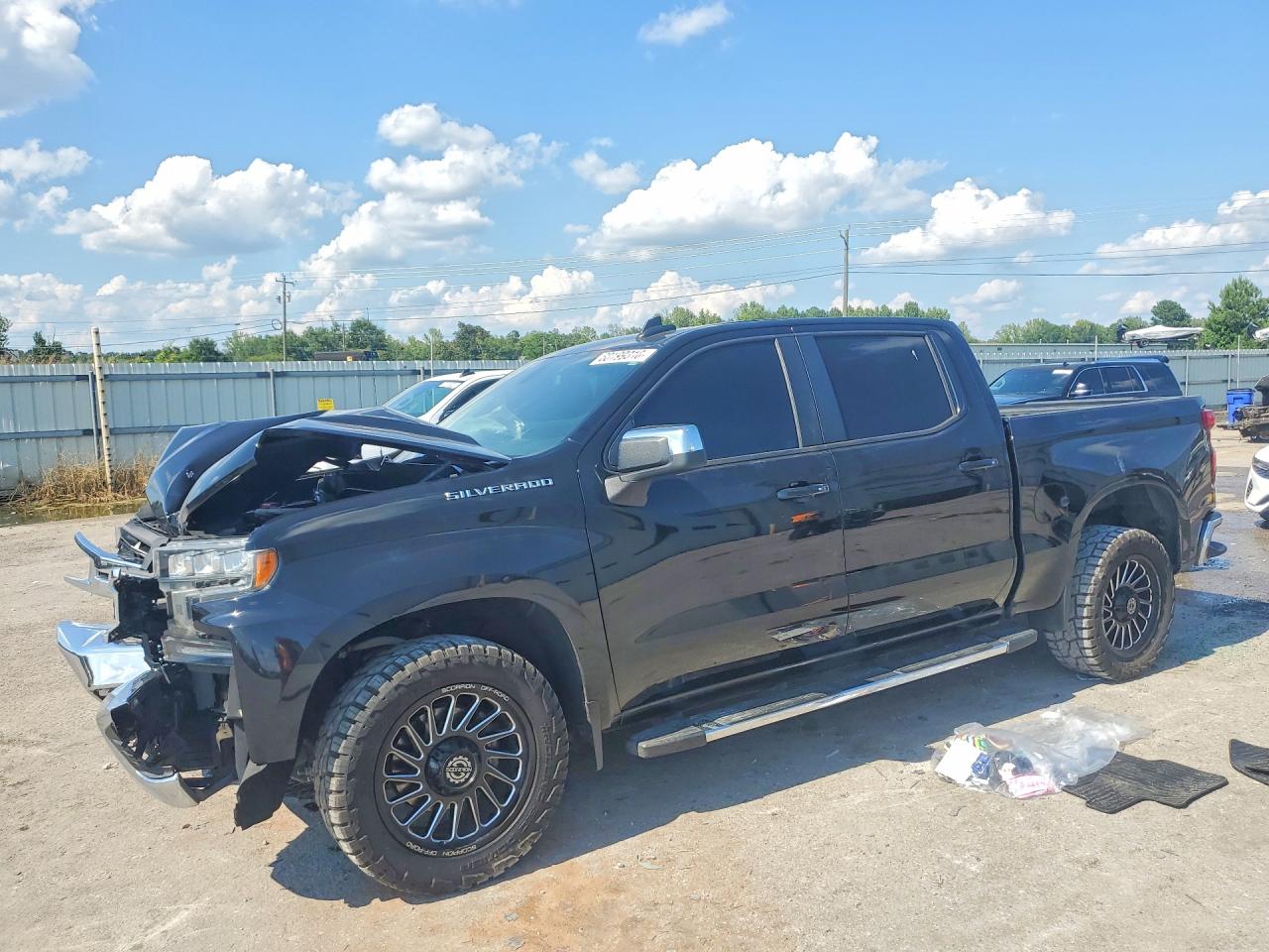 2019 CHEVROLET SILVERADO LT — Front 3/4