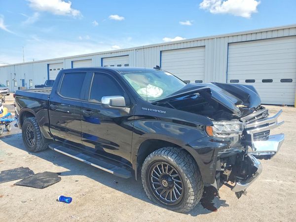 2019 CHEVROLET SILVERADO LT — Passenger 3/4