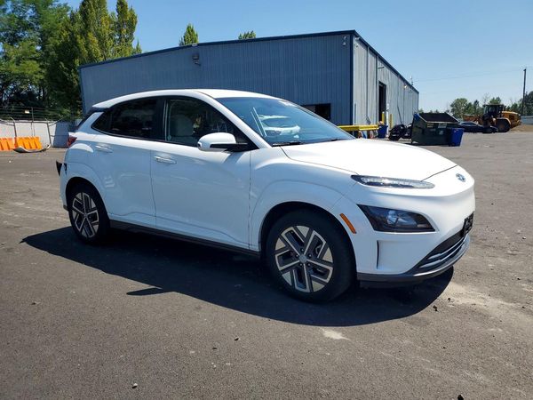 2023 HYUNDAI KONA SE