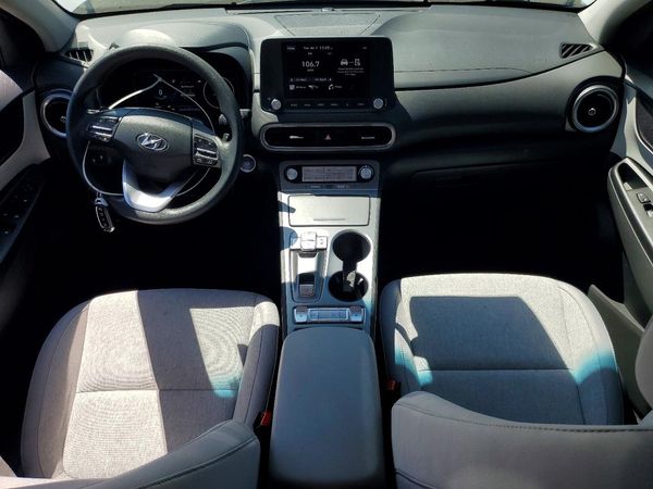 2023 HYUNDAI KONA SE