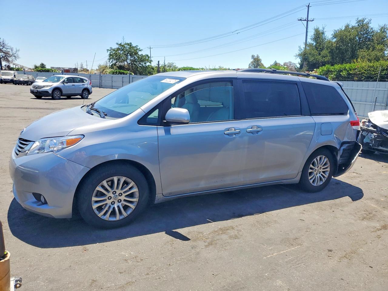 2012 TOYOTA SIENNA