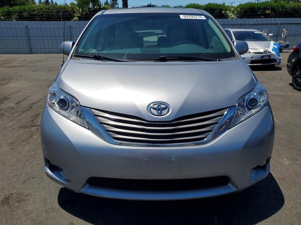 2012 TOYOTA SIENNA