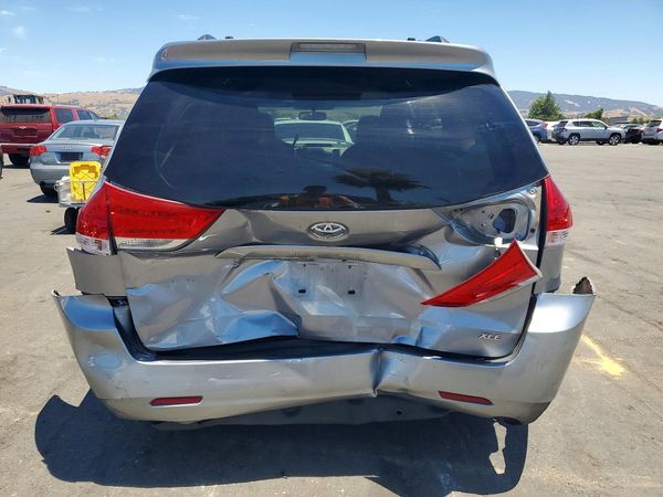 2012 TOYOTA SIENNA