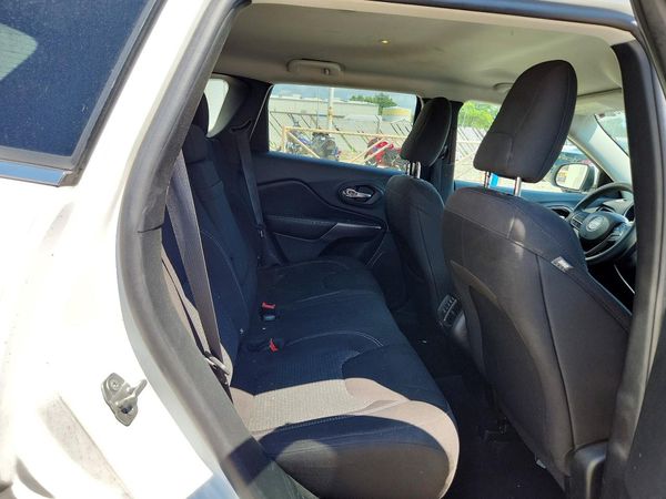 2019 JEEP CHEROKEE LATITUDE FWD