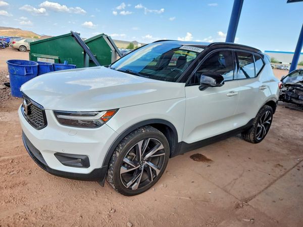 2021 VOLVO XC40 R-Design