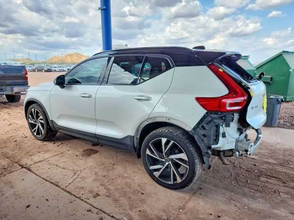 2021 VOLVO XC40 R-Design