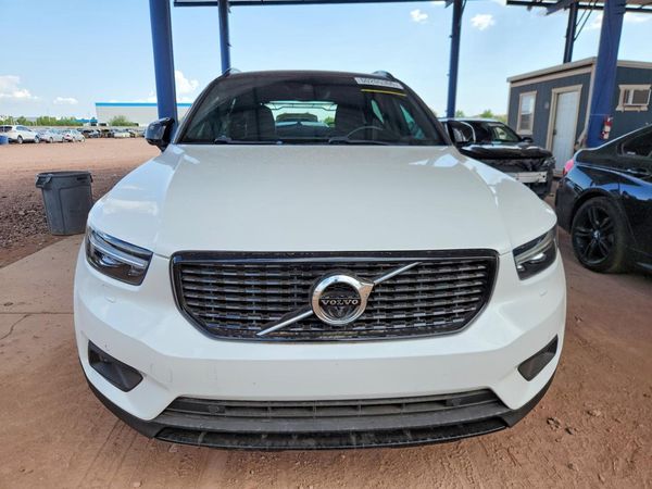 2021 VOLVO XC40 R-Design
