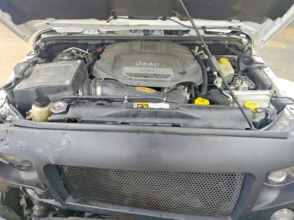 2015 JEEP WRANGLER Rubicon — Engine bay