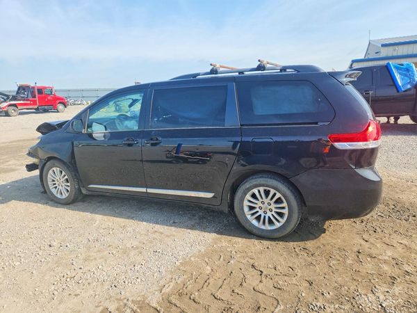 2014 TOYOTA SIENNA