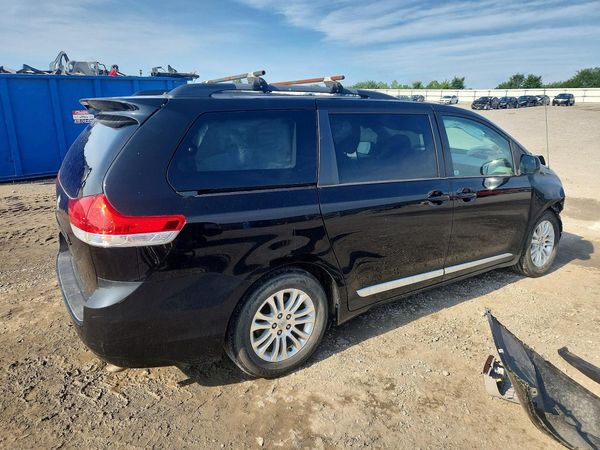 2014 TOYOTA SIENNA