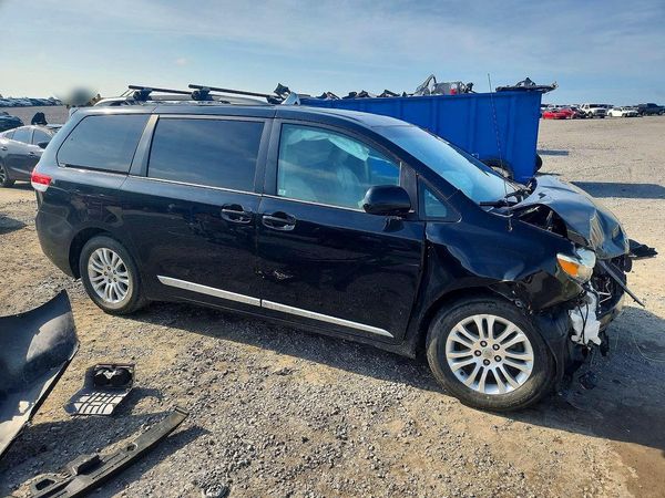 2014 TOYOTA SIENNA