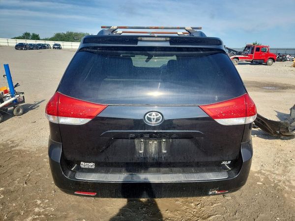 2014 TOYOTA SIENNA
