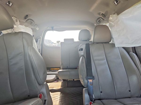 2014 TOYOTA SIENNA