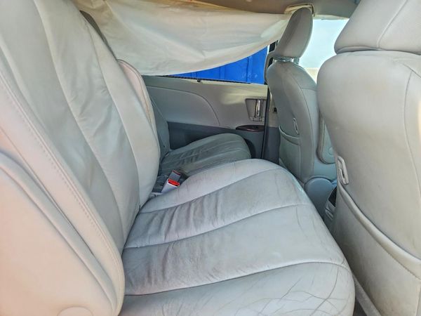 2014 TOYOTA SIENNA