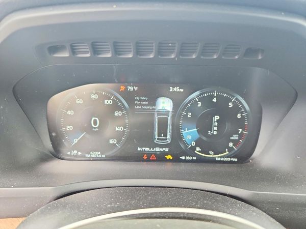 2022 VOLVO XC90
