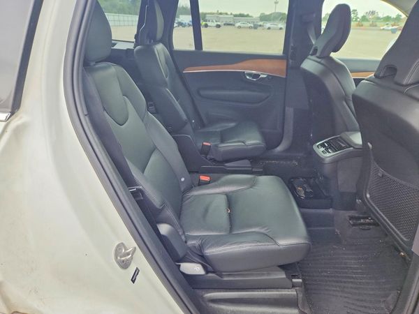 2022 VOLVO XC90