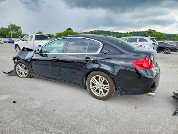 2015 INFINITI Q40