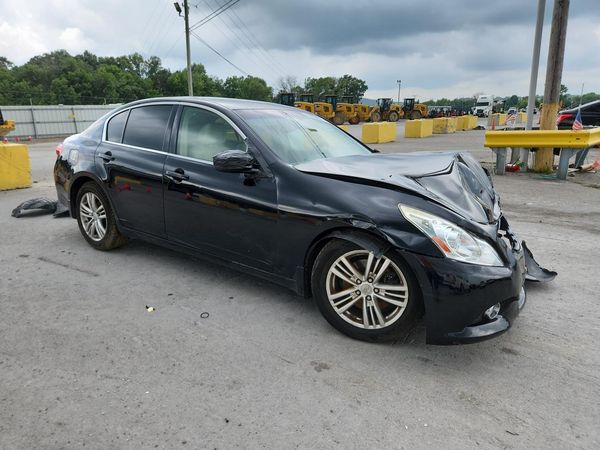 2015 INFINITI Q40