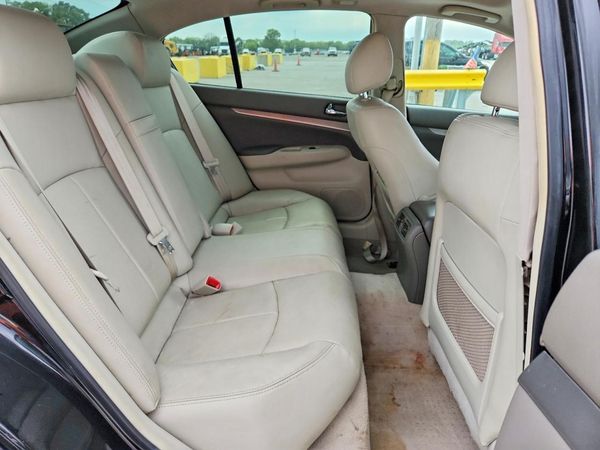 2015 INFINITI Q40