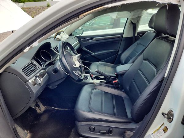 2017 VOLKSWAGEN PASSAT SE
