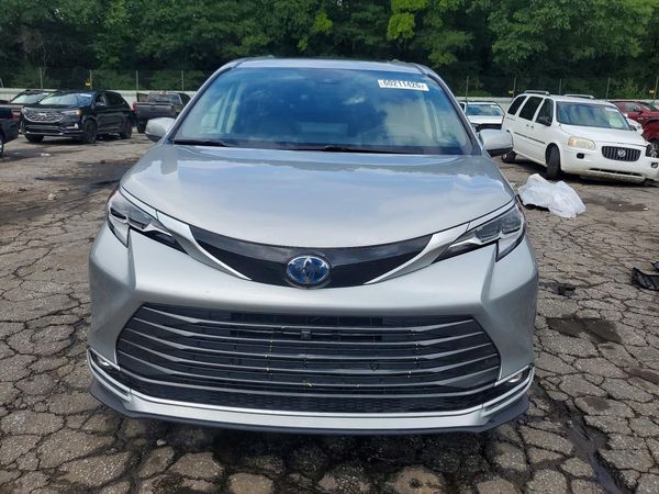 2023 TOYOTA SIENNA
