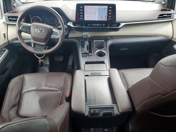 2023 TOYOTA SIENNA