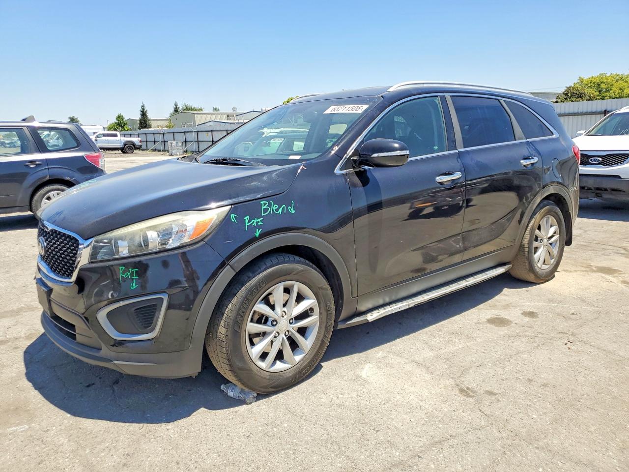 2016 KIA SORENTO L / LX