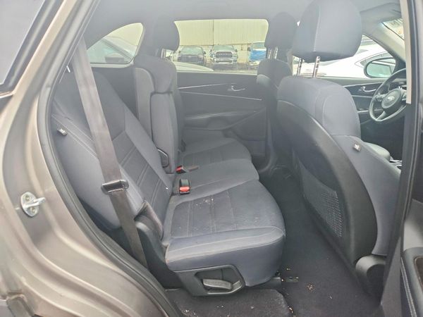 2018 KIA SORENTO L, LX