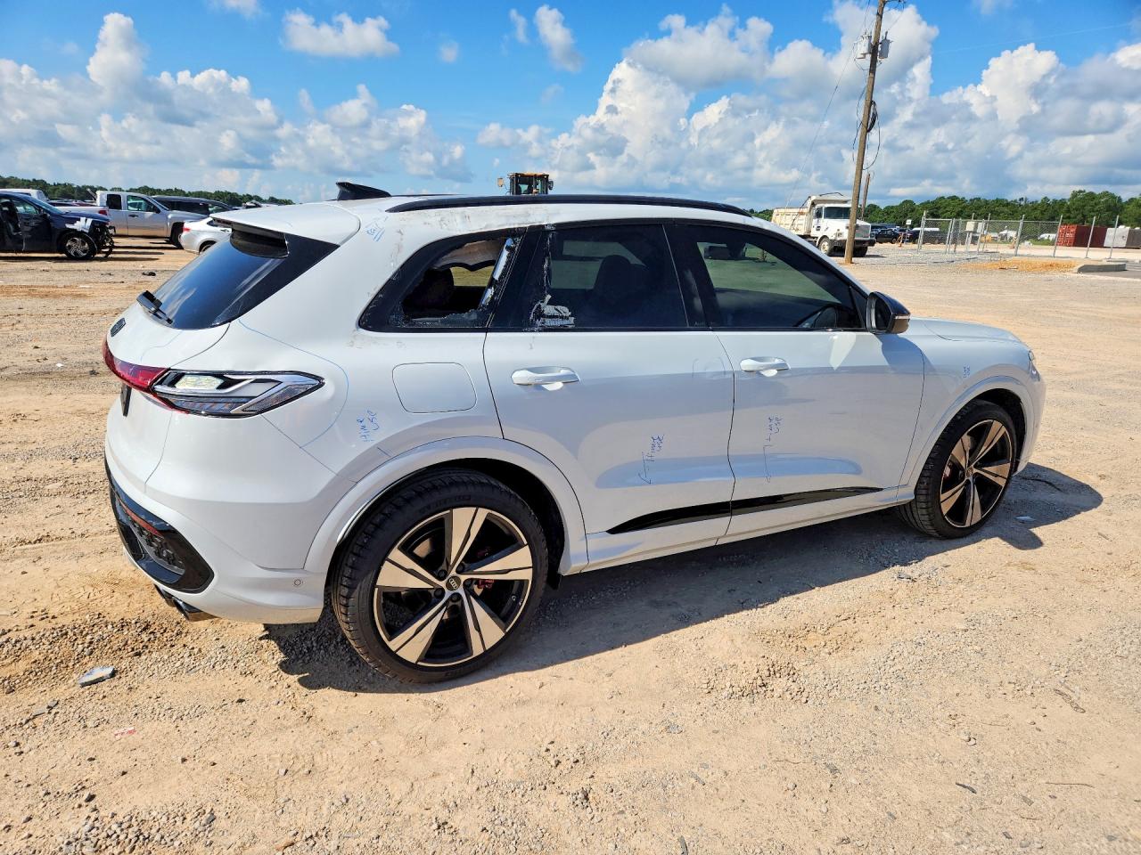 2025 AUDI SQ5