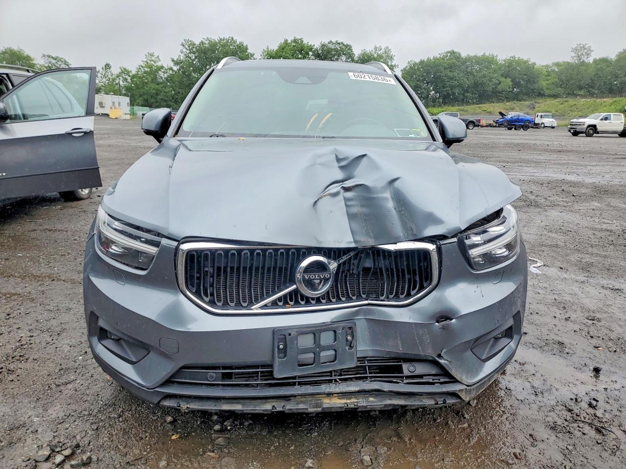 2019 VOLVO XC40 Momentum