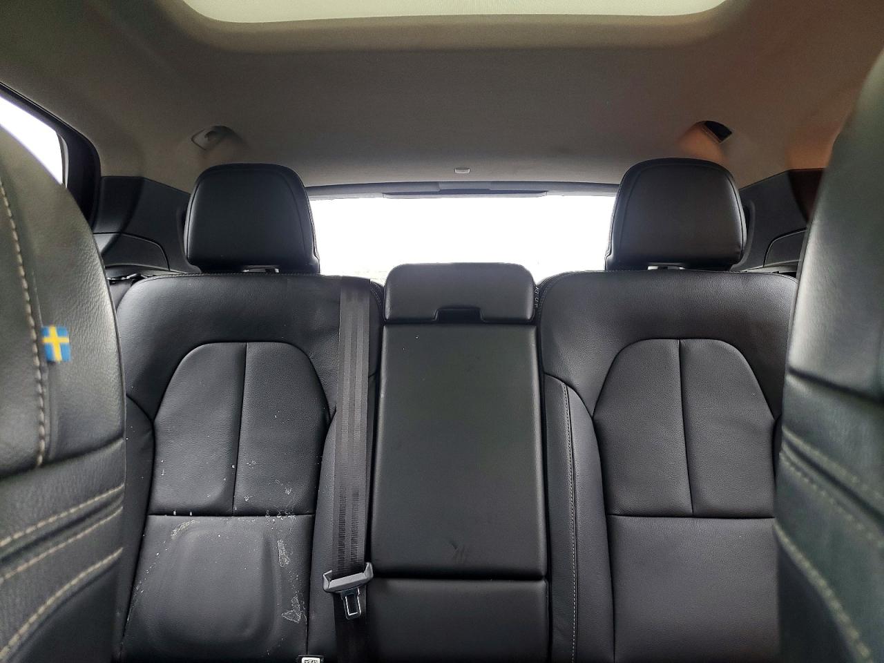 2019 VOLVO XC40 Momentum
