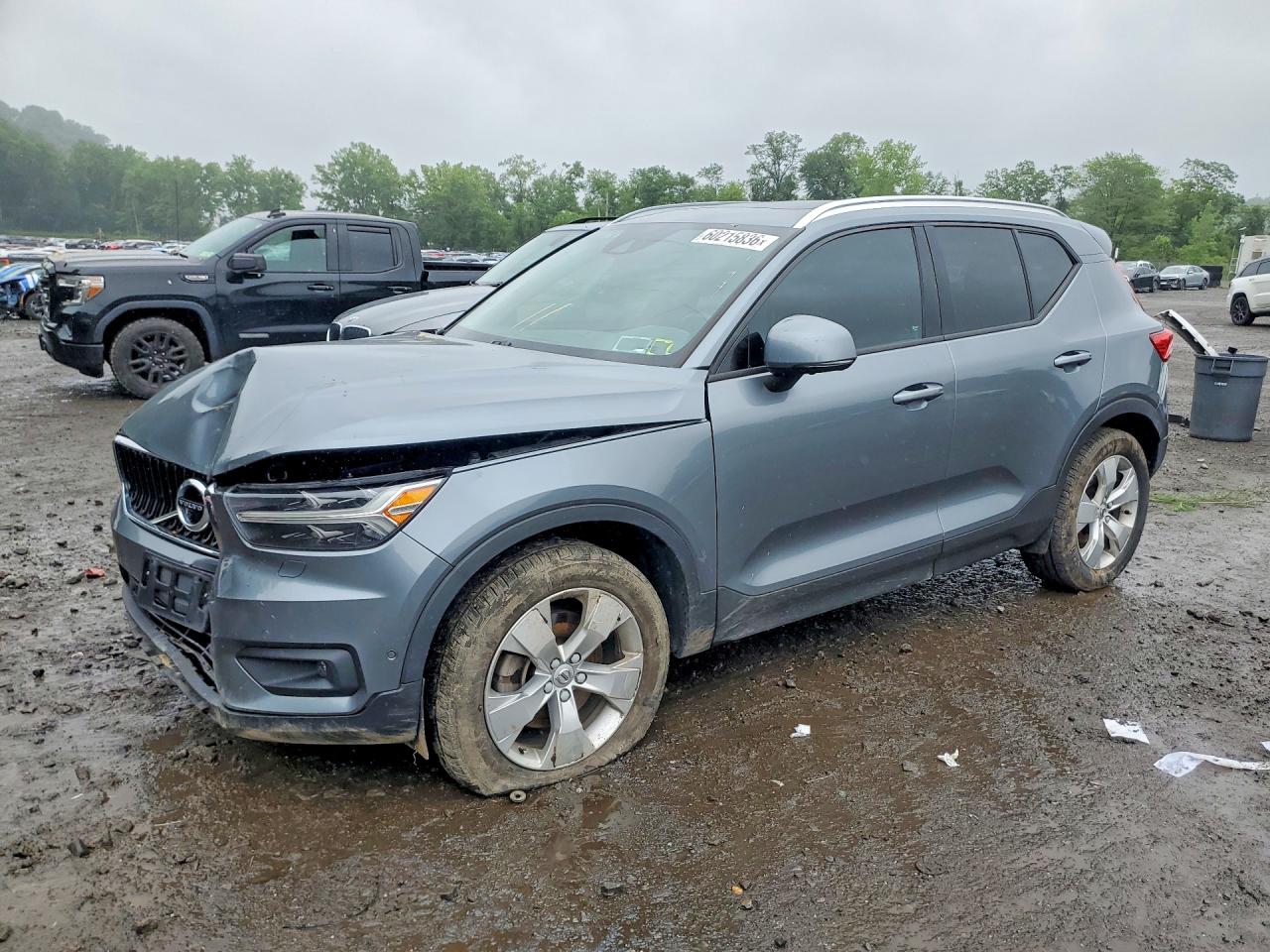 2019 VOLVO XC40 Momentum