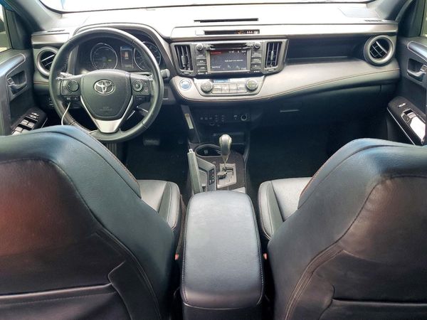 2018 TOYOTA RAV4 SE