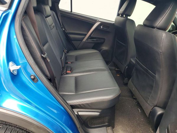 2018 TOYOTA RAV4 SE