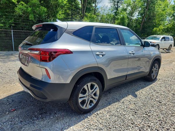 2023 KIA SELTOS LX