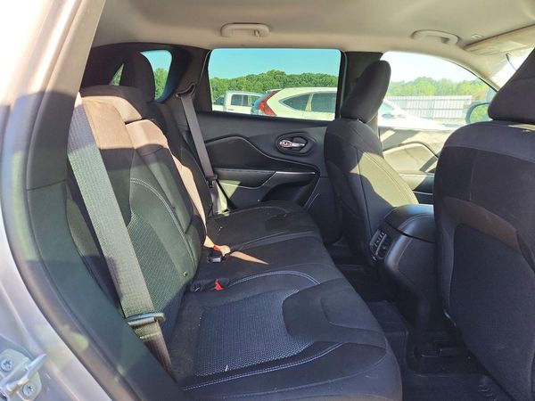 2019 JEEP CHEROKEE LATITUDE 4X4