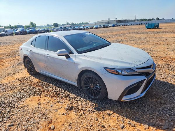 2024 TOYOTA CAMRY