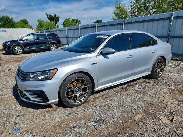 2018 VOLKSWAGEN PASSAT S, R-Line — Front 3/4