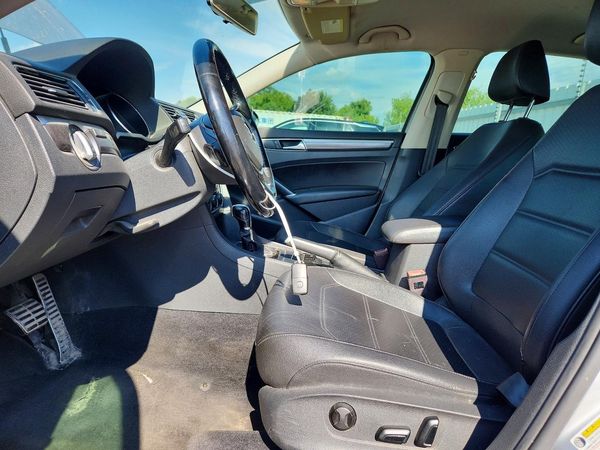2018 VOLKSWAGEN PASSAT S, R-Line — DENT
