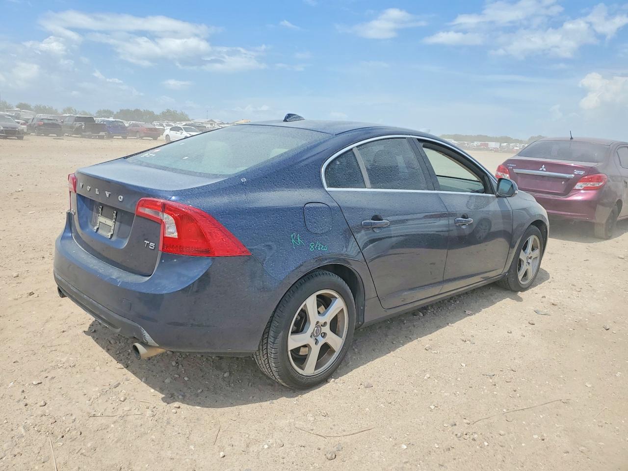 2013 VOLVO S60