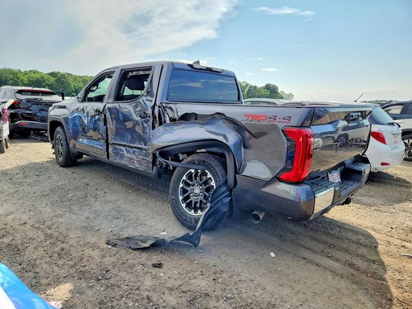 2025 TOYOTA TUNDRA SR5