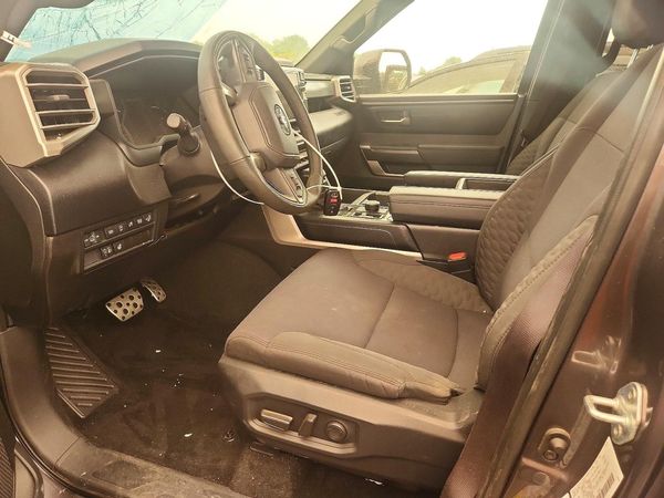 2025 TOYOTA TUNDRA SR5
